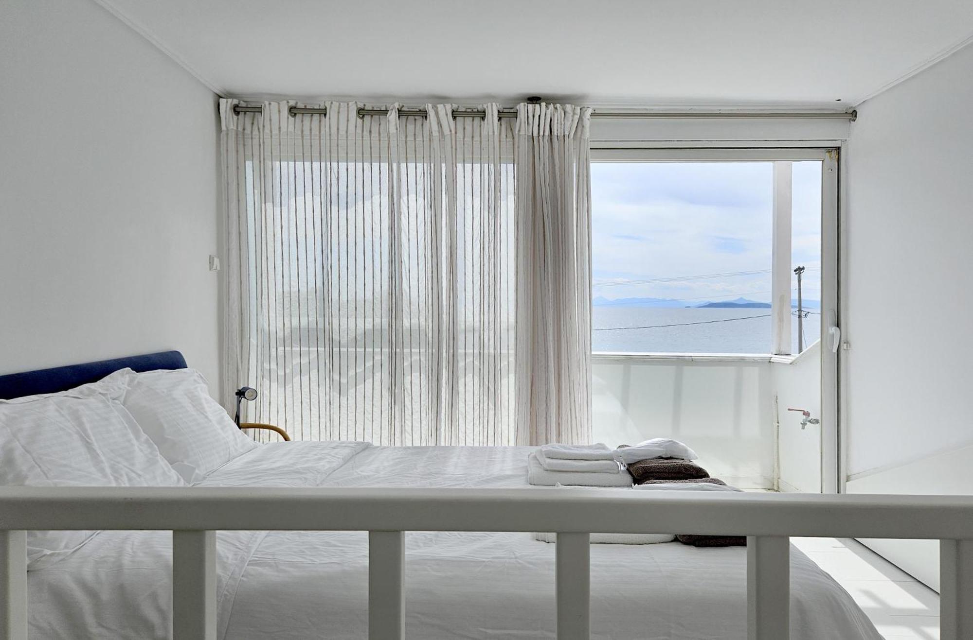 Lagonisi Beach House Kalivia Thorikou Exterior photo